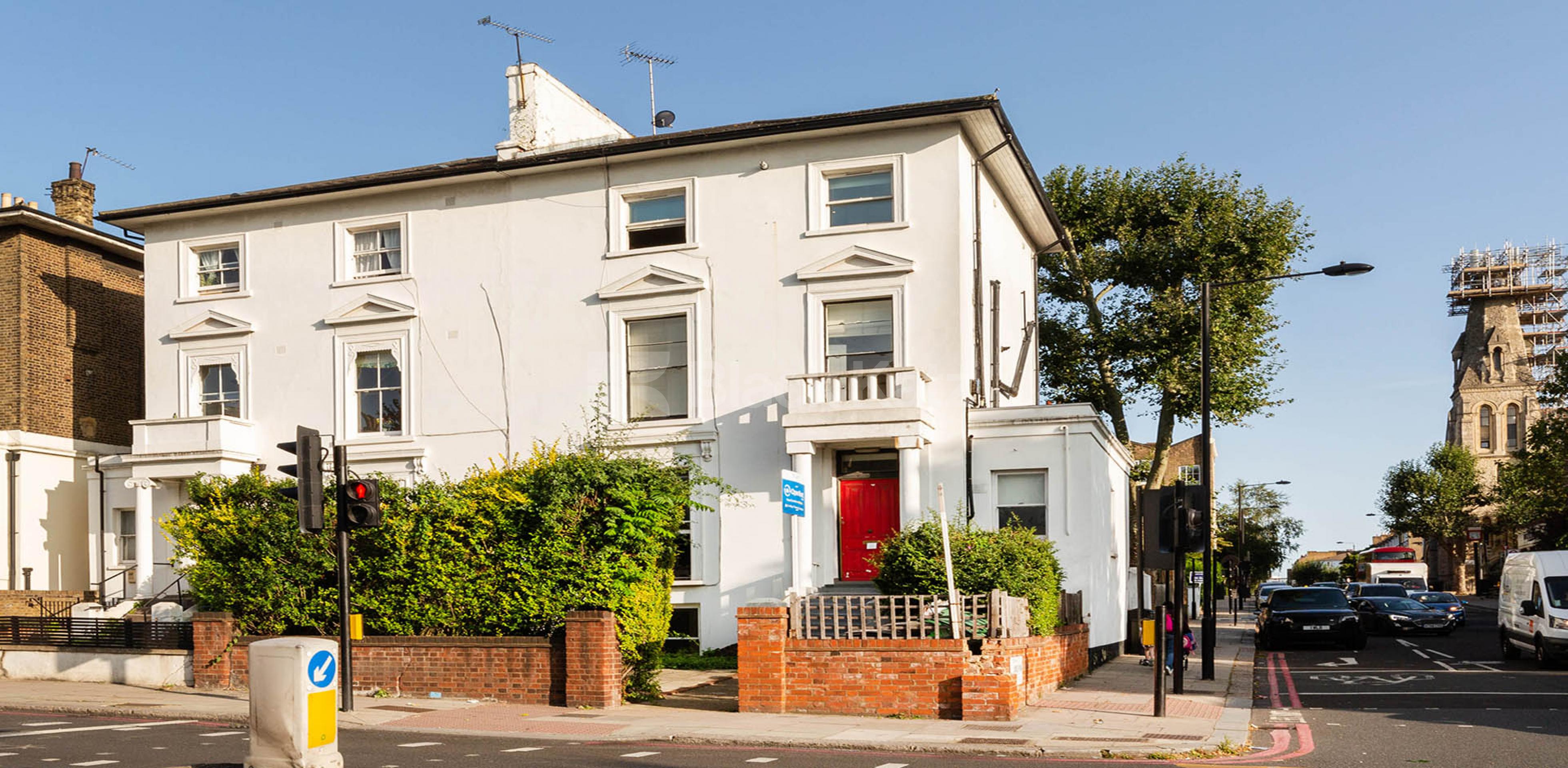 			5 DOUBLE BEDROOMS!, 5 Bedroom, 1 bath, 1 reception Flat			 Camden Road, CAMDEN NW1